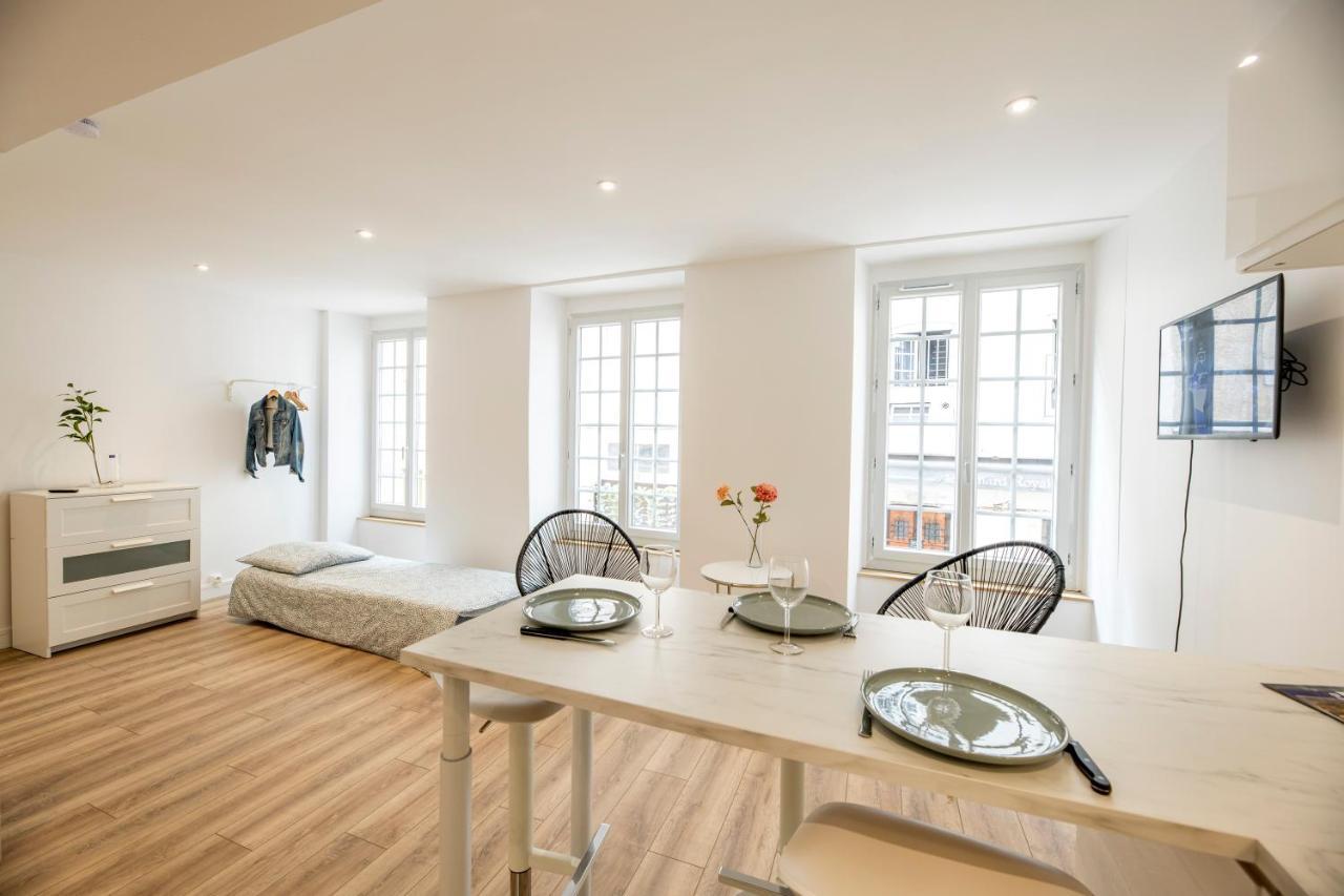 Quartier Du Chateau, Superbe Appartement Avec Parking Pau Esterno foto
