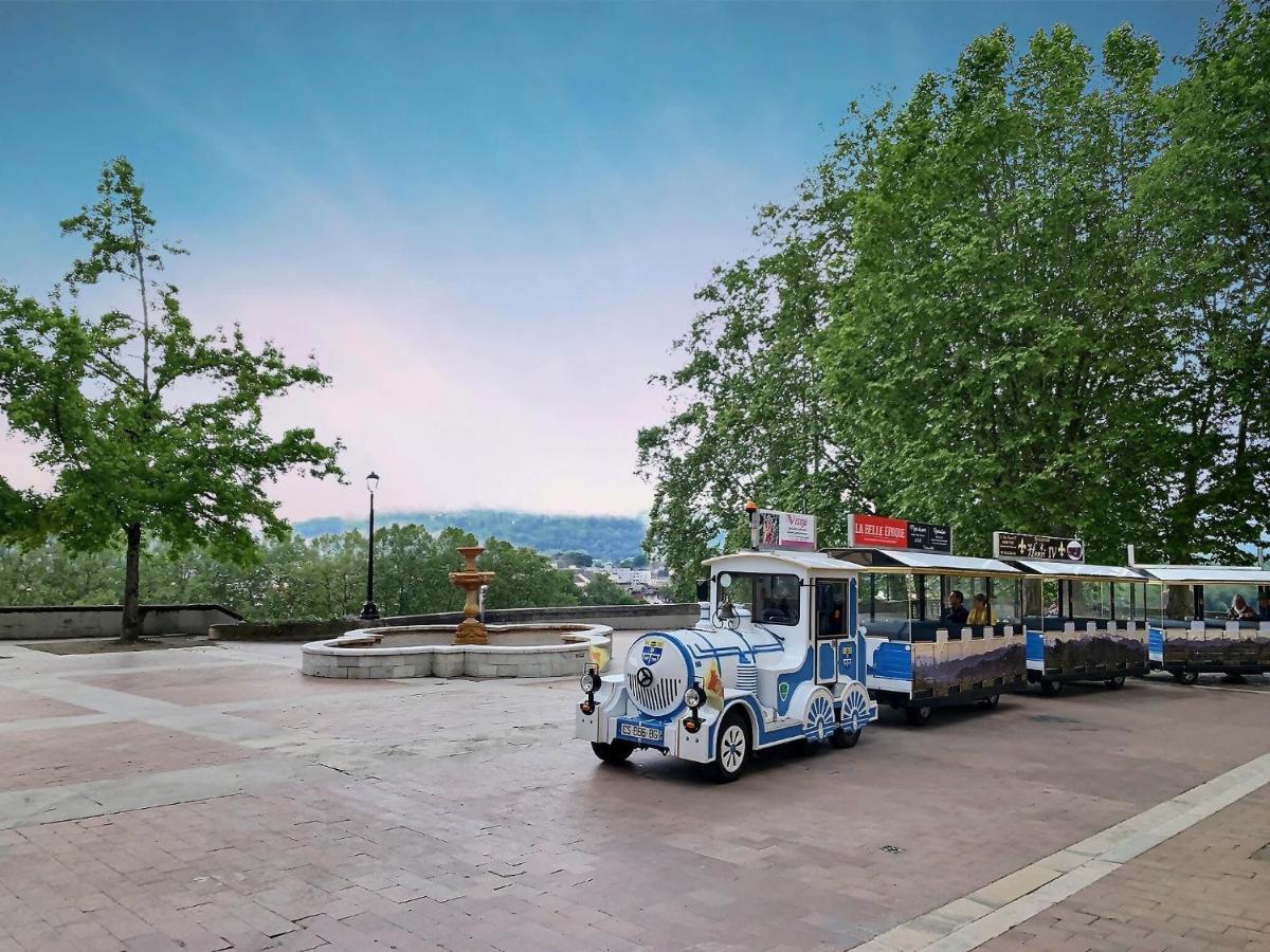 Quartier Du Chateau, Superbe Appartement Avec Parking Pau Esterno foto